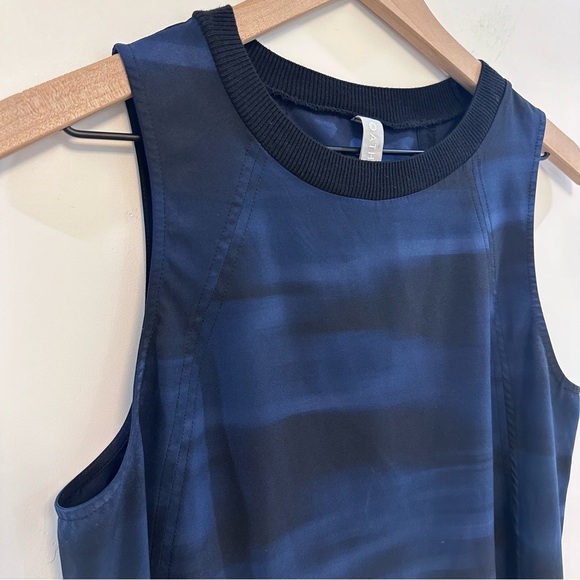 ATHLETA zephyr tank blurred blue camo size small - Picture 4 of 9